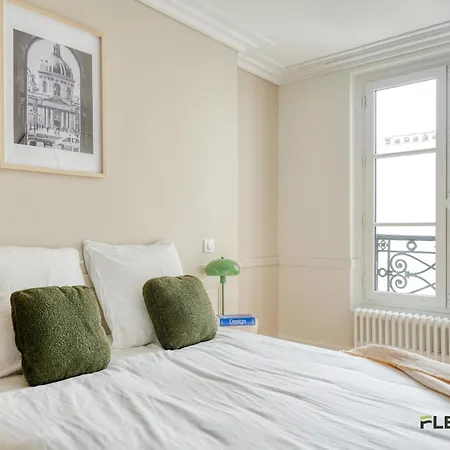 Charming 2-bedroom 32 M 9e *
